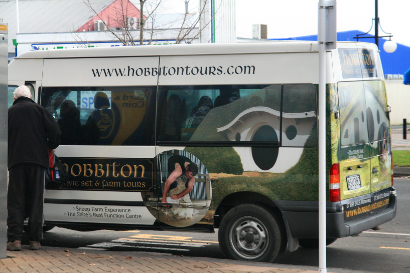 hobbiton tour bus
